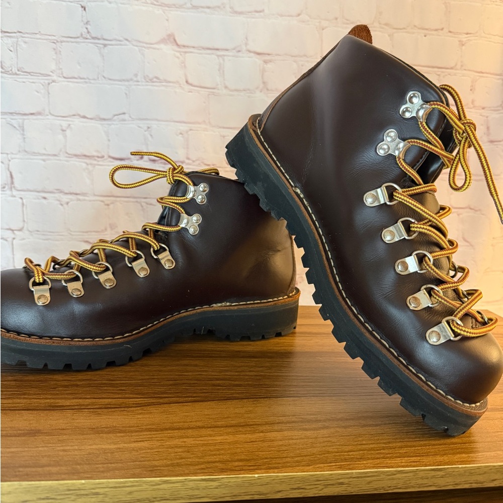 Danner Mountain LT Dark Brown Lace Up Boots w/ heel support
